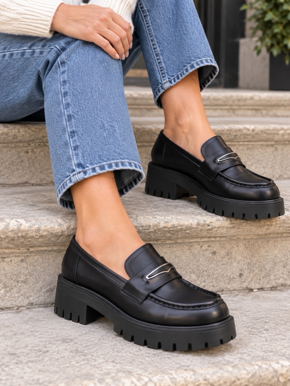 Steve Madden Lawrence Black Leather Chunky Lug Sole Loafers - Size 9